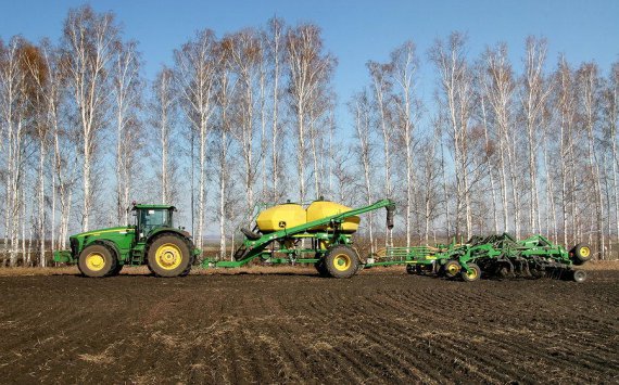 На проведение полевых работ в Ленинградской области выделили 2,5 миллиарда рублей