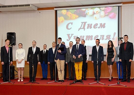 Александр Дрозденко поздравил учителей Ленобласти с праздником
