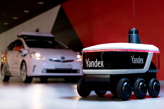 Яндекс начинает испытания самоуправляемого робота-доставщика