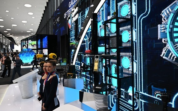 Российский экспортный центр открыл галерею технологий «Сделано в России» на ПМЭФ