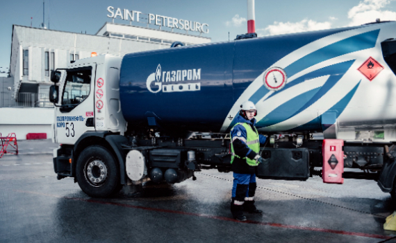 «Газпром нефть» с помощью блокчейн заправит самолеты в Пулково