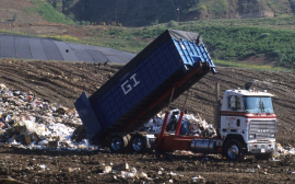 В Ленобласти самозанятым и ИП разрешат вывозить строительный мусор