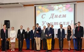 Александр Дрозденко поздравил учителей Ленобласти с праздником