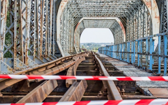 Власти Санкт-Петербурга не нашли денег на ремонт «моста глупости»