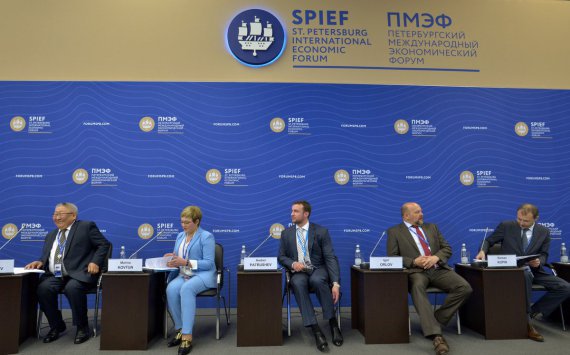 Представители Ленобласти подписали на ПМЭФ-2017 соглашений на 55 млрд рублей