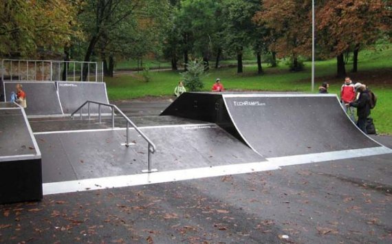 В Киришах выделили 17,5 млн рублей на ремонт площадки для скейтбордистов