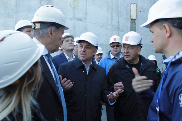 Игорь Албин и министр спорта Виталий Мутко проверяют процесс постройки «Зенит-Арены»